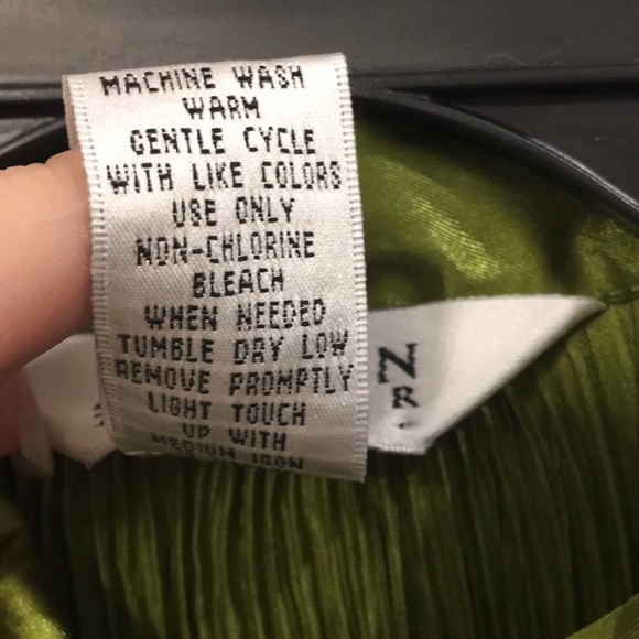 Allison Taylor Green blouse. - Picture 4 of 9